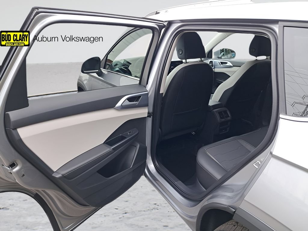 2025 Volkswagen Taos SE - Photo 14