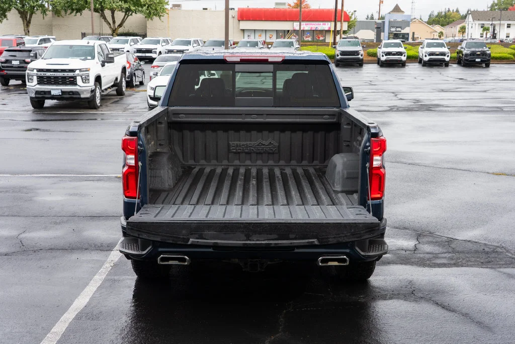 Used 2022 Northsky Blue Metallic Chevrolet High Country image 8