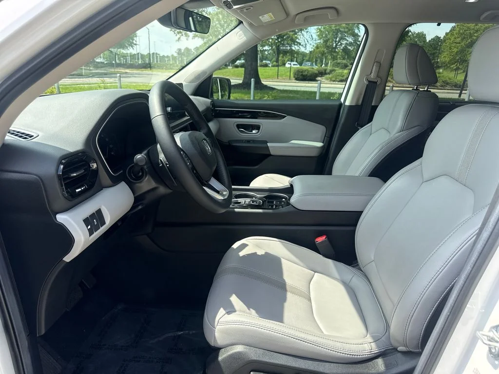 Certified Used 2025 Platinum White Pearl Honda AWD EX-L image 13