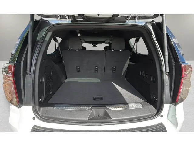 Used 2024 Summit White Chevrolet RST image 32