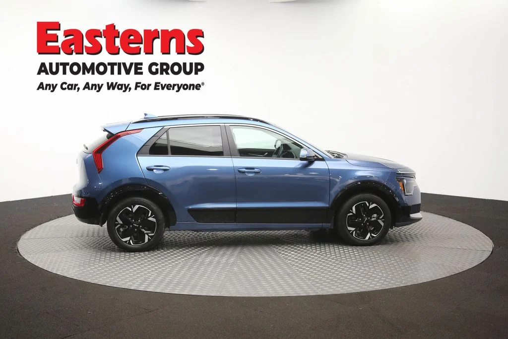 Used 2023 Blue Kia Wind image 43