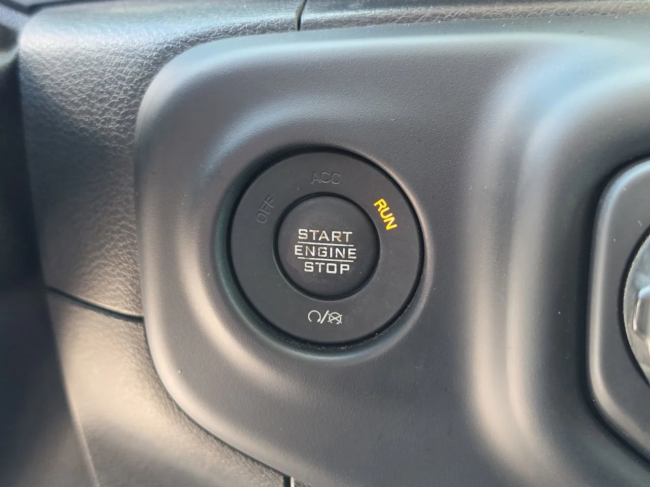 Used 2020 Bright White Clearcoat Jeep Altitude image 34