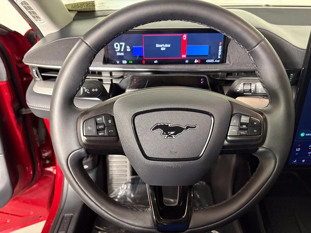 Used 2022 Red Ford Select image 19
