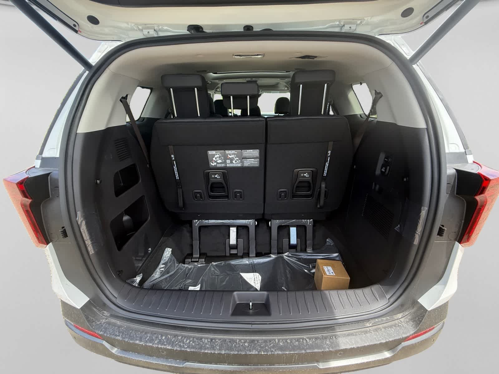 New 2026 Snow White Pearl Kia SX Prestige image 23