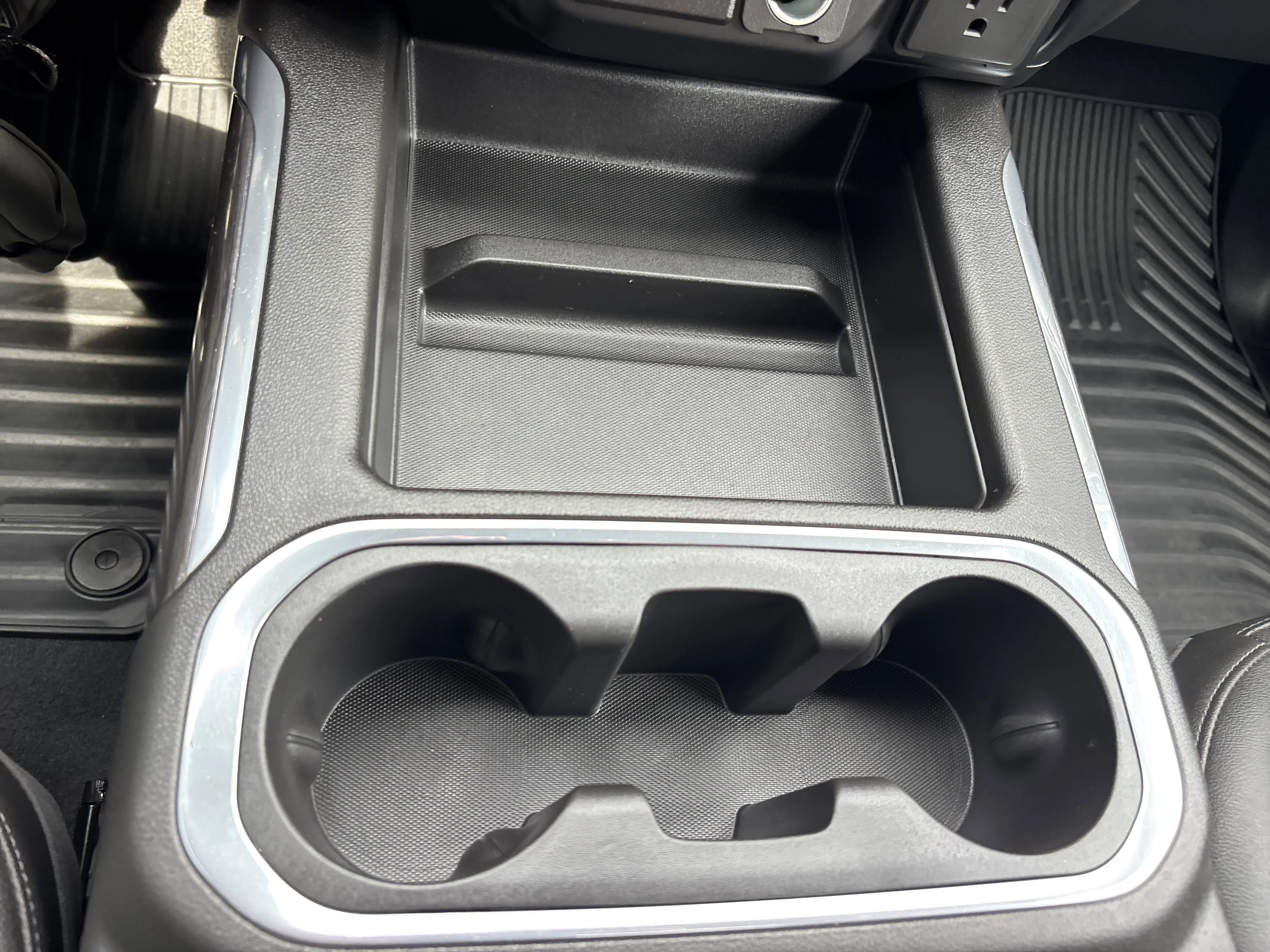 Used 2022 Summit White Chevrolet LTZ 4WD image 44