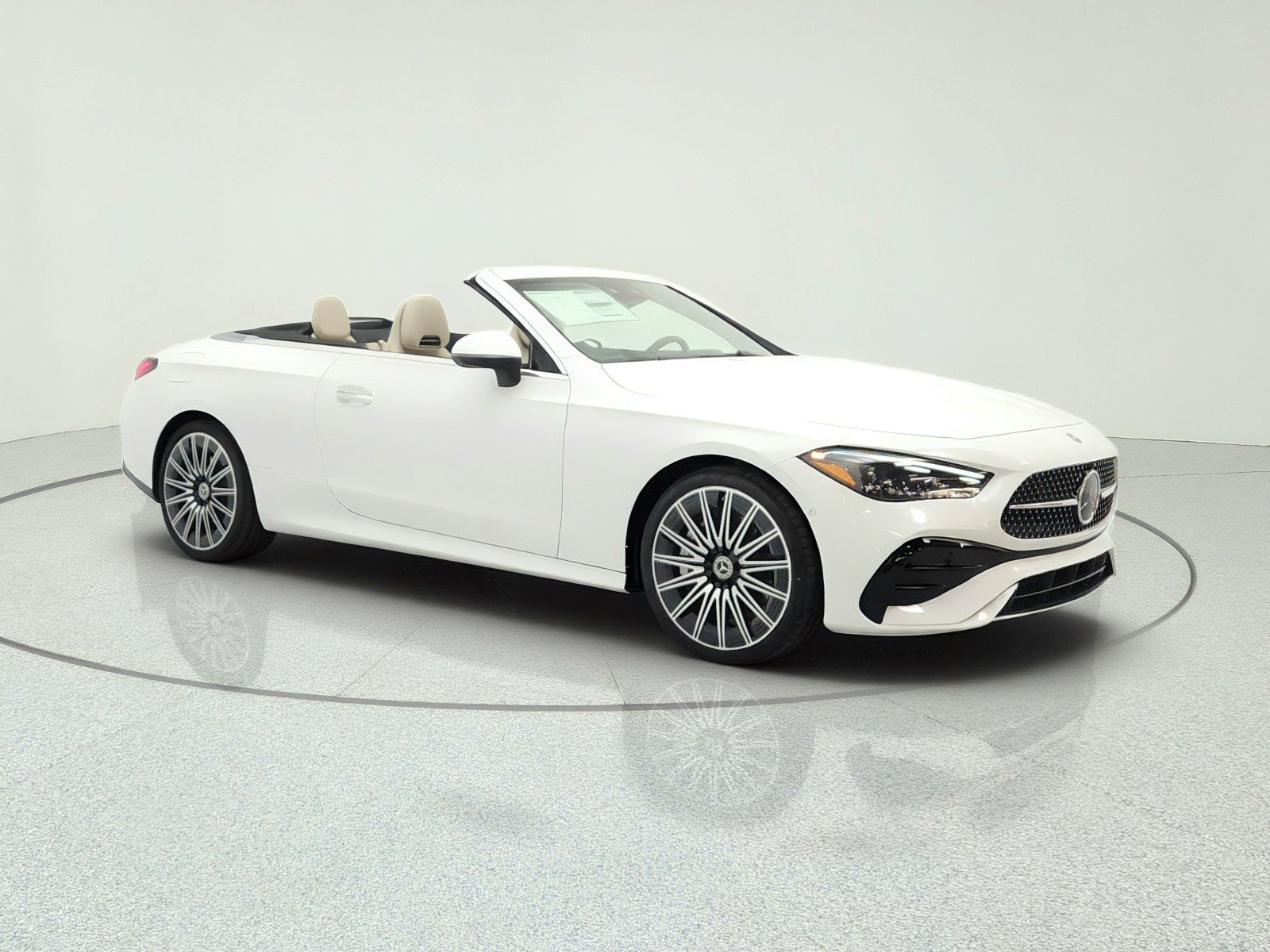 New 2026 MANUFAKTUR Moonlight White Metallic Mercedes-Benz CLE 450 4MATIC® Cabriolet image 18