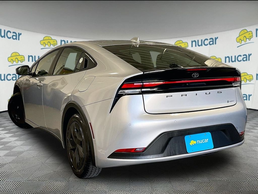 Used 2025  Toyota LE image 4