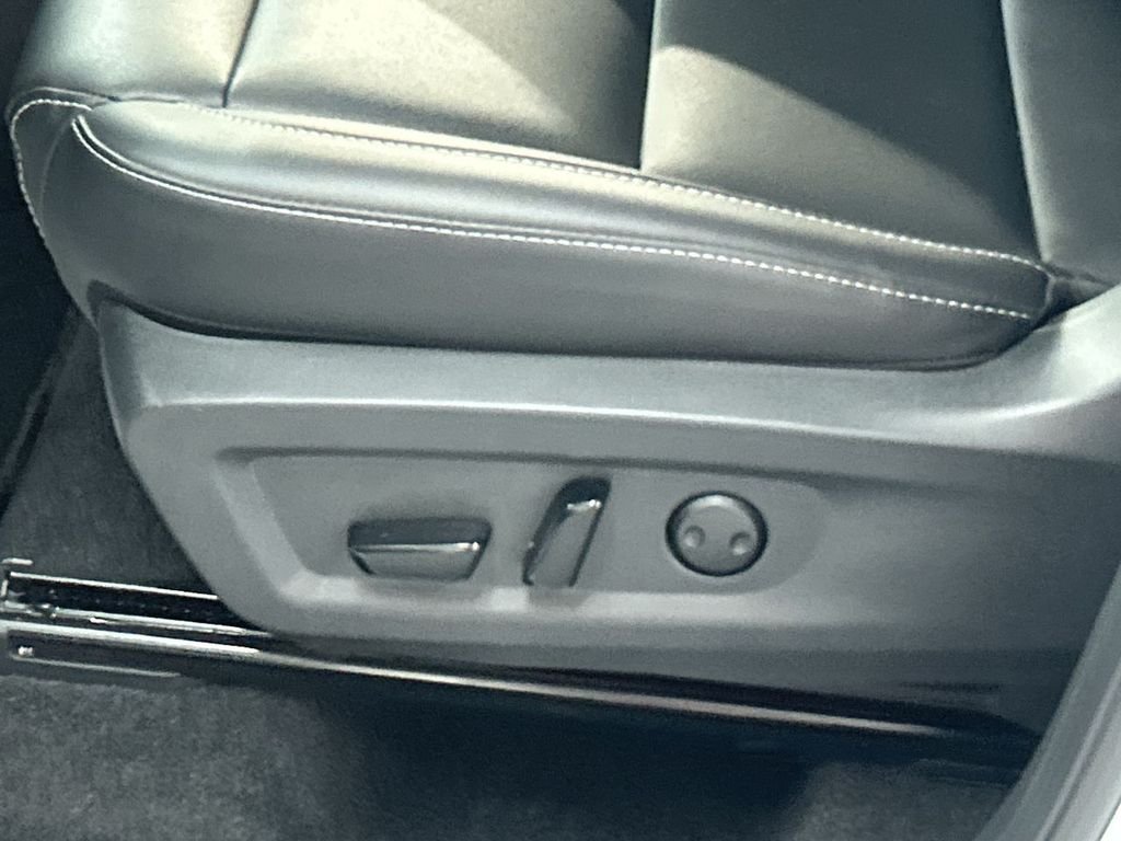 Used 2025 White Pearl Nissan SL image 14