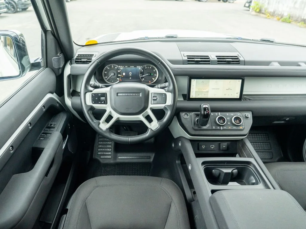 Used 2023 White Land Rover Standard image 12