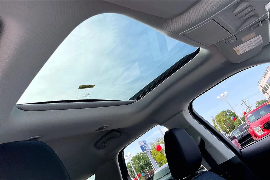New 2025 Azure Gray Metallic Tri-Coat Ford Outer Banks® image 21