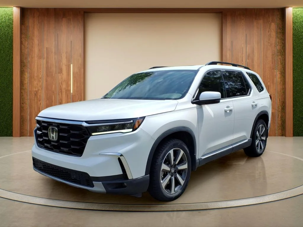 Used 2023 White Honda Touring image 29
