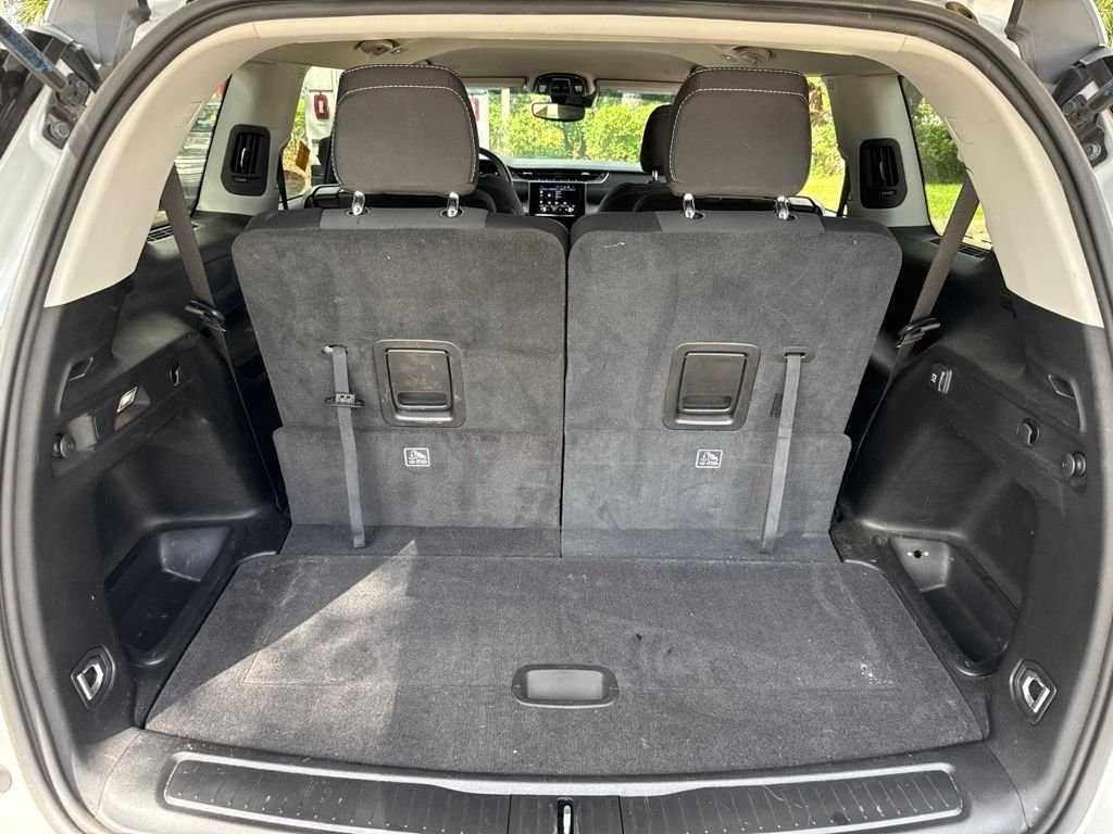 Used 2023 Silver Jeep Laredo image 24