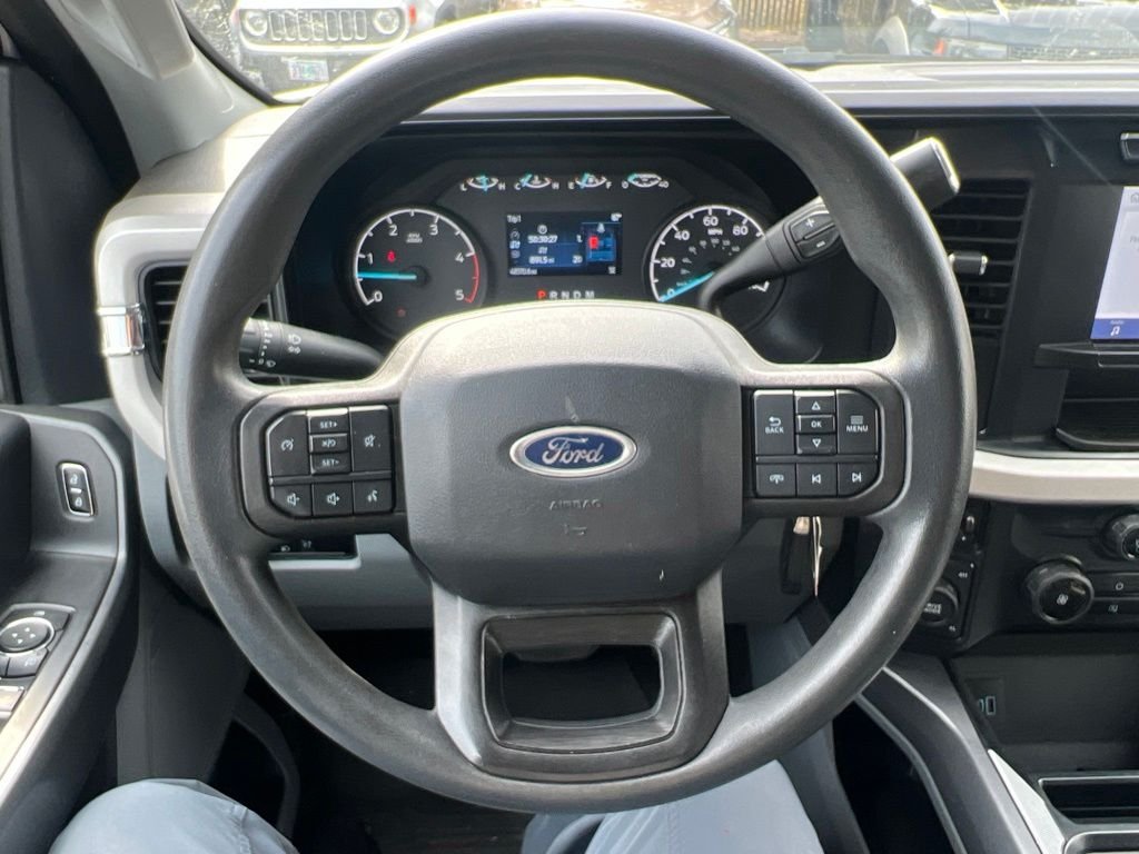 Used 2023  Ford  image 12