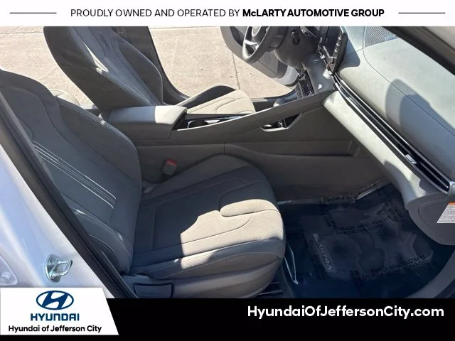 Used 2025 White Hyundai Blue image 15