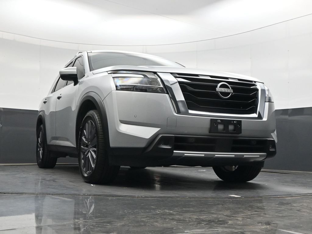 Used 2023 Silver Nissan SL image 29