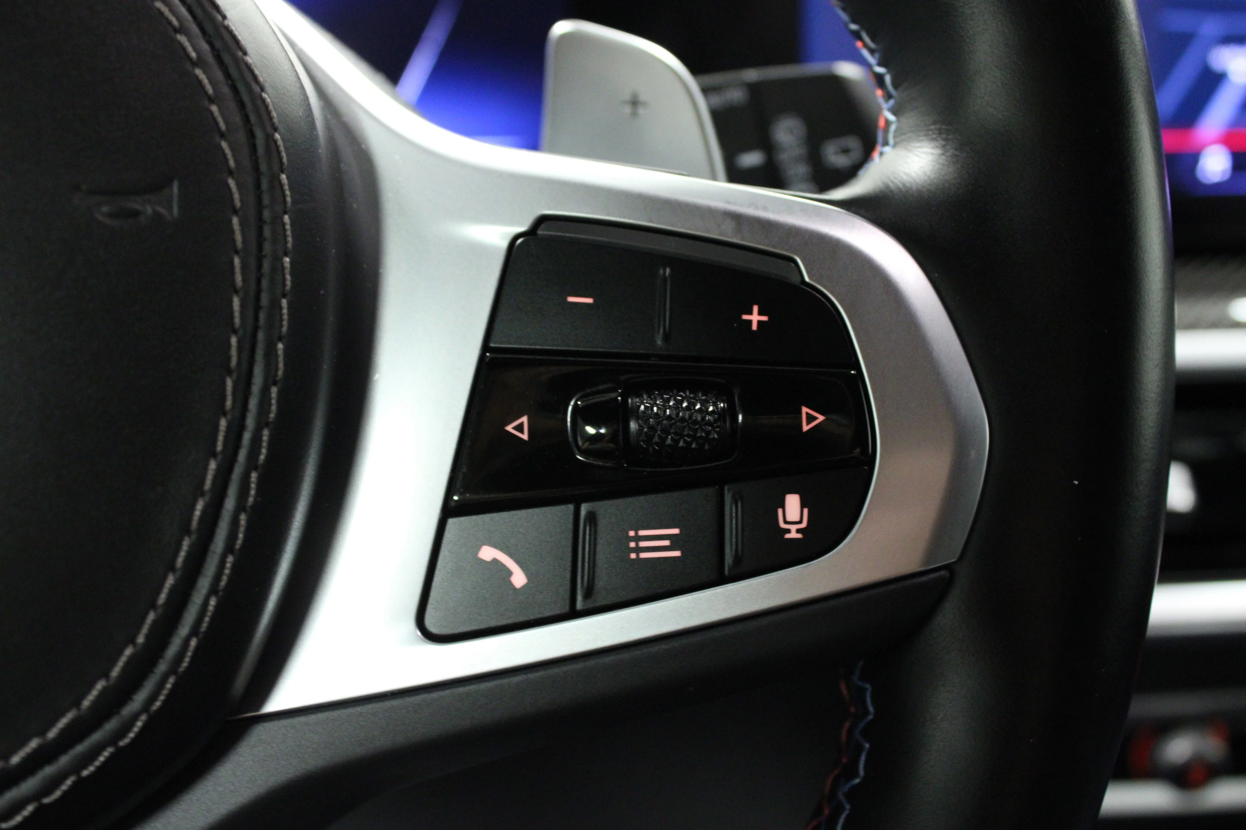 Used 2024 Black Sapphire Metallic BMW M60i image 21
