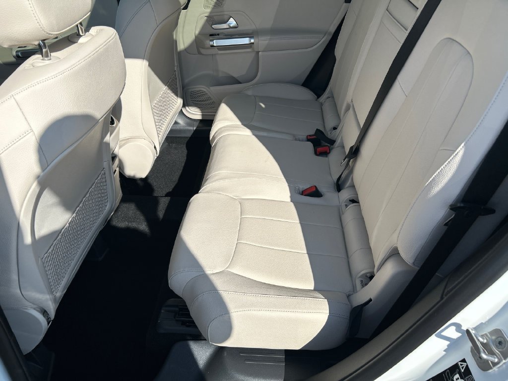 New 2026 Polar White Mercedes-Benz GLB 250 image 26