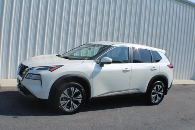 Used 2023 Pearl White Tricoat Nissan SV image 4