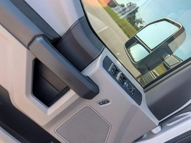 Used 2017 White Ford Lariat image 11