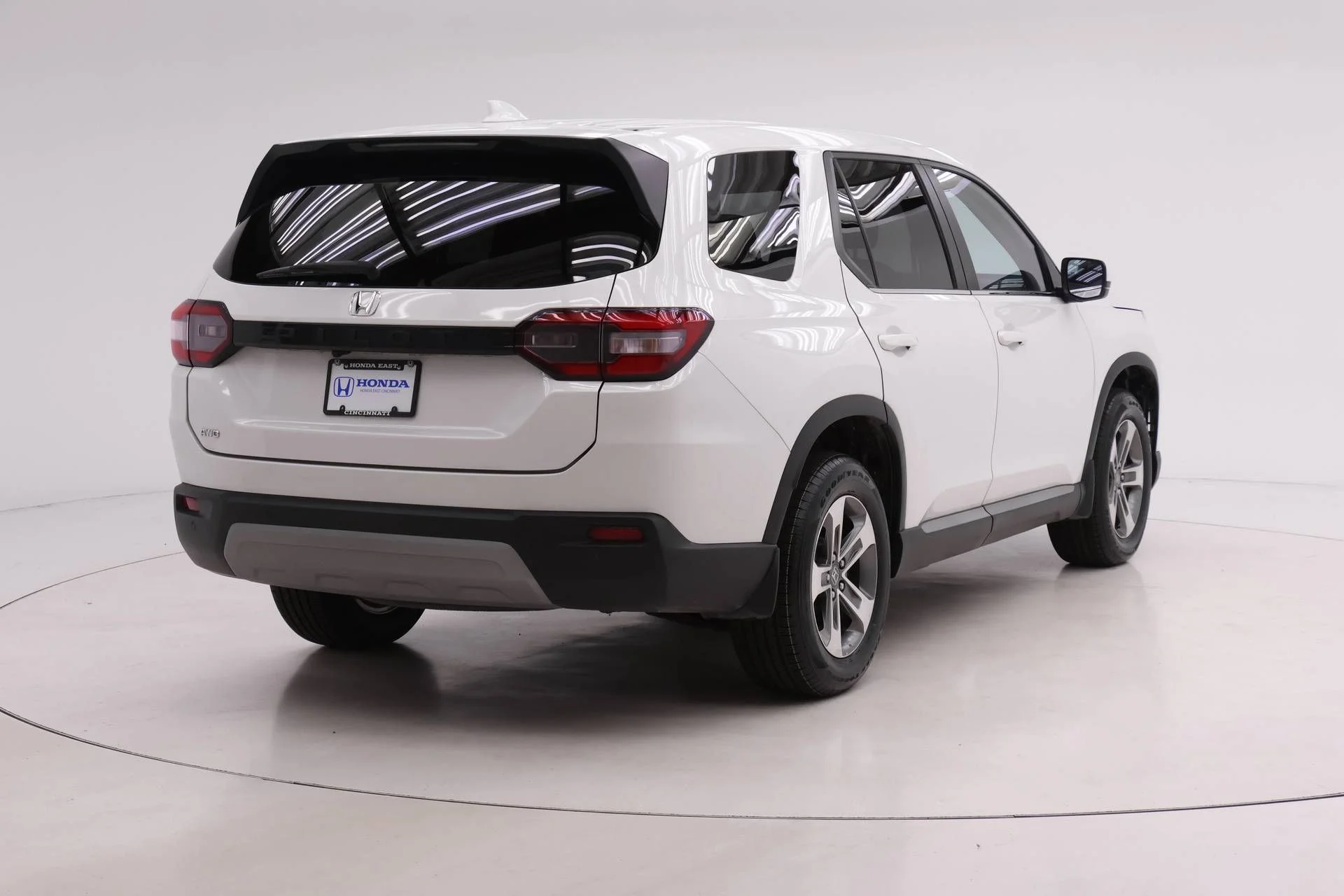 Certified Used 2024 Platinum White Pearl Honda EX-L image 2