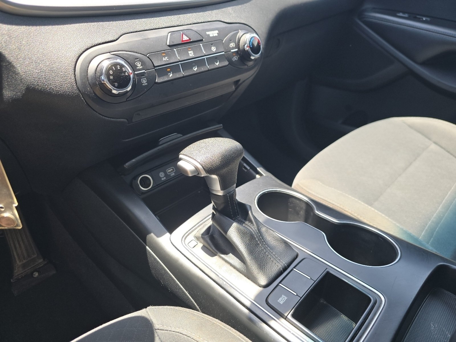 Used 2020 Silver Kia L image 26