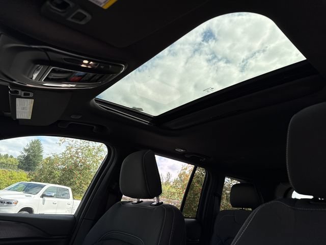 New 2026 Diamond Black Crystal Pearlcoat Jeep Laredo X image 16