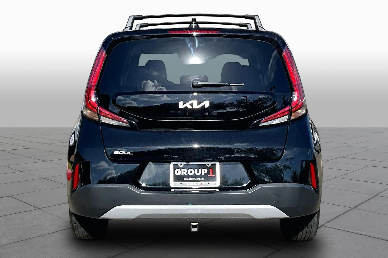 Used 2023 Fusion Black Kia LX image 5