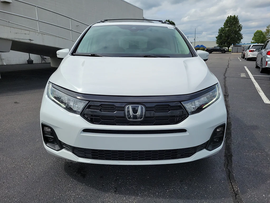 New 2026 Platinum White Pearl Honda Touring image 6
