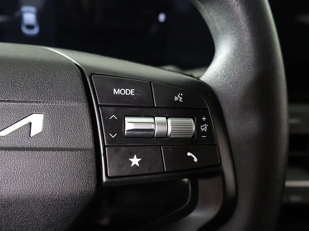 Used 2025 Black Kia LXS image 39