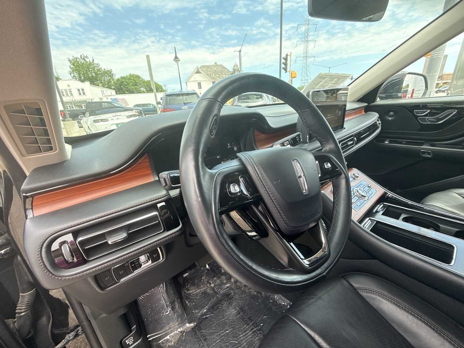 Used 2024 Black Lincoln Reserve image 10