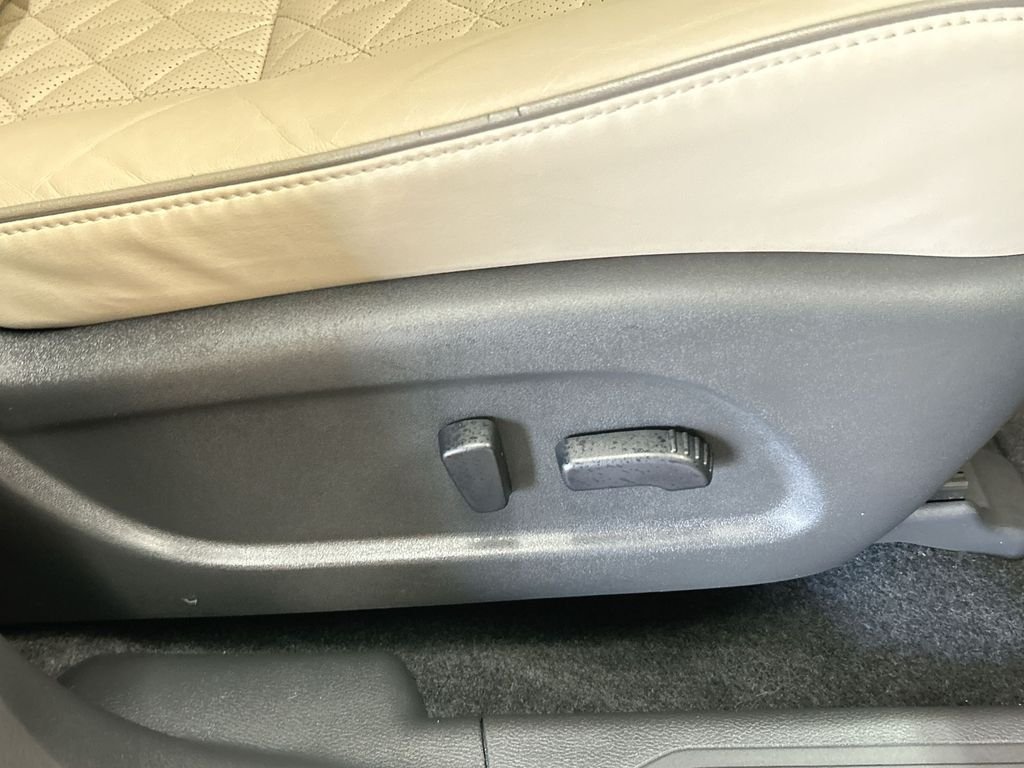 Used 2020 Almond Pearl Nissan Platinum image 14