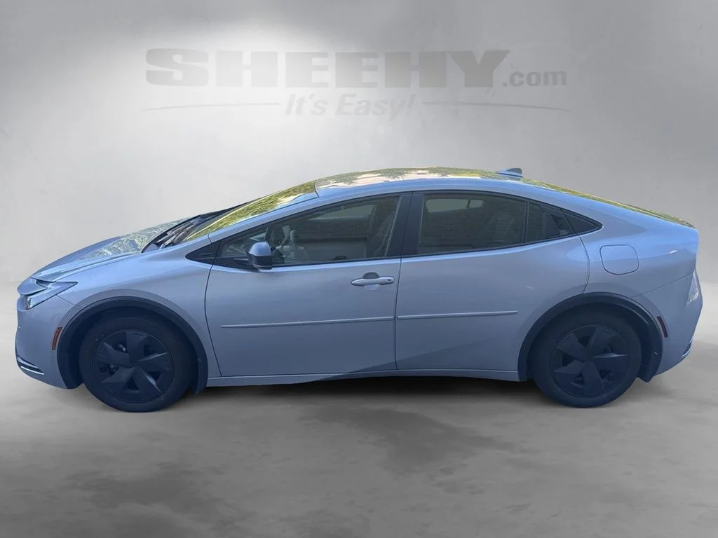 Used 2024  Toyota SE image 13