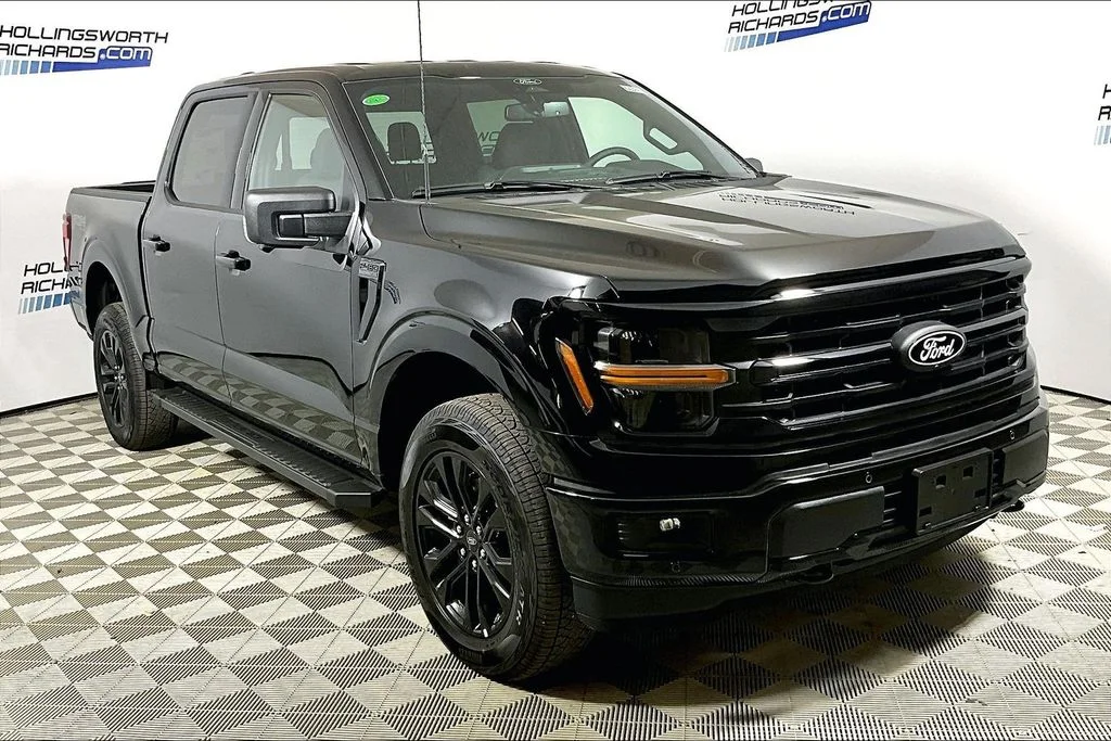 New 2026 Agate Black Metallic Ford XLT image 2