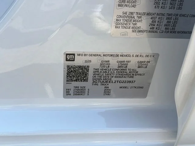 Used 2026 White GMC AT4 image 30