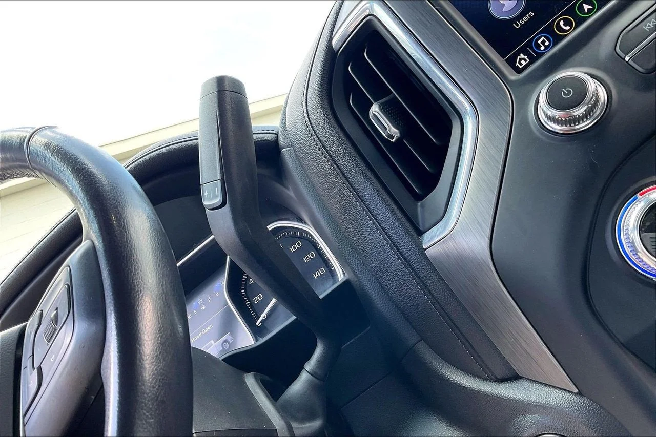 Used 2021 White GMC Denali image 33