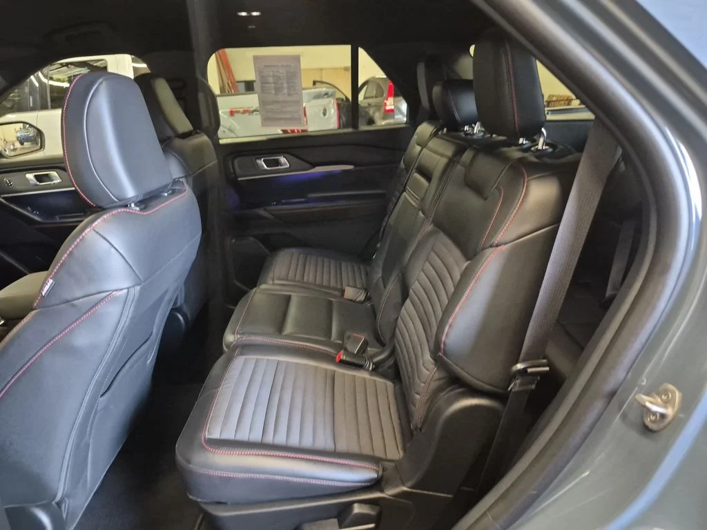 Used 2025 Vapor Blue Metallic Ford ST-Line image 15