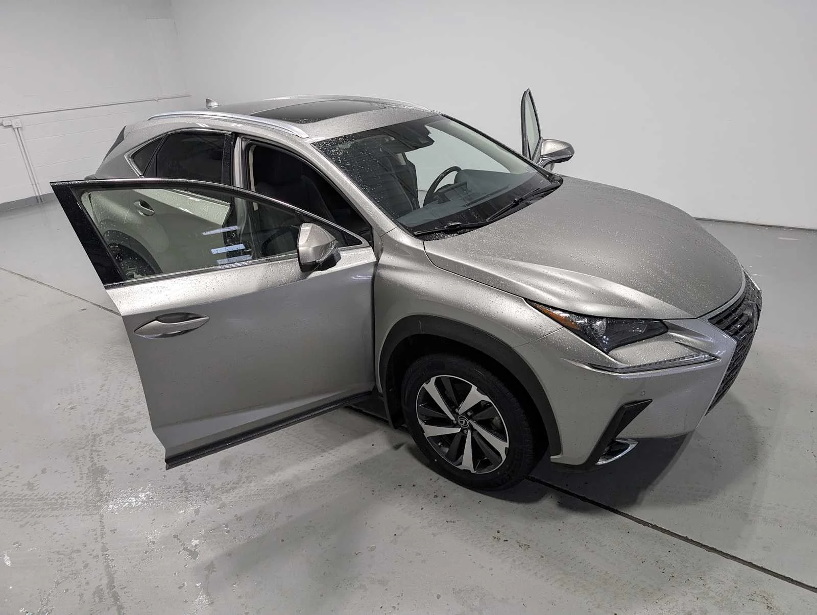 Used 2021 Atomic Silver Lexus  image 16