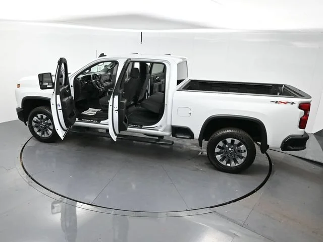 Used 2022 SUMMIT WHITE Chevrolet Custom image 37