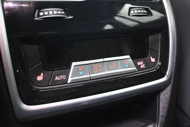 Used 2026 Carbon Black Meta BMW M60i image 24