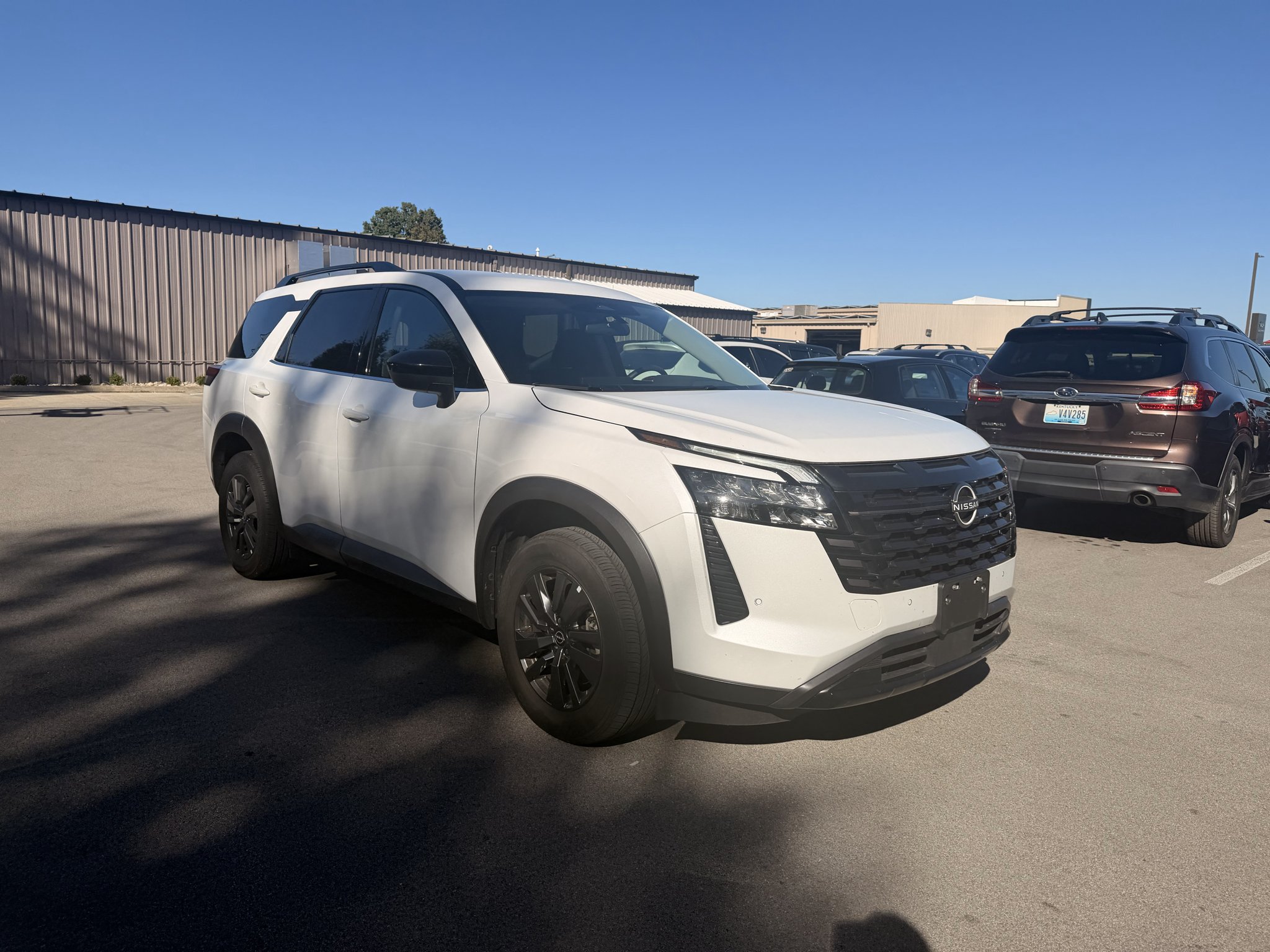 Used 2026 Everest White Pearl Tricoat Nissan SV image 3