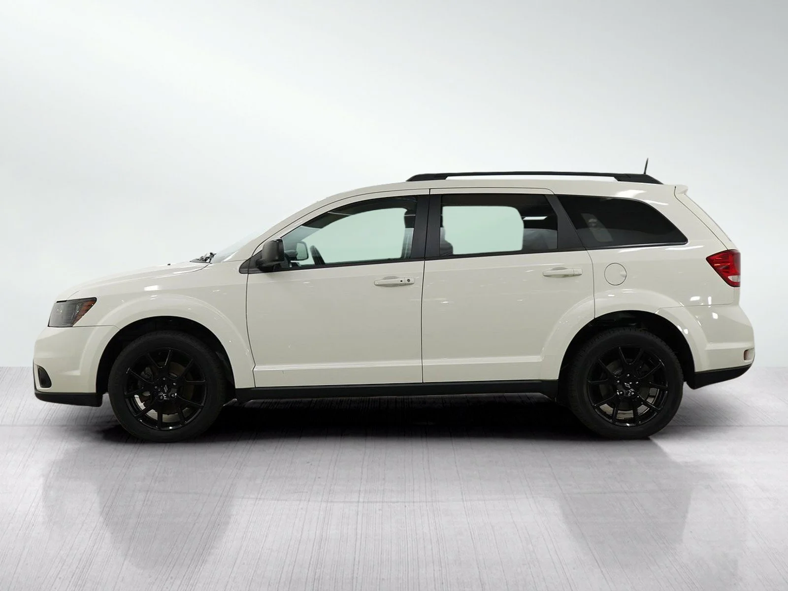 Used 2019 Dodge Journey SE with VIN 3C4PDCBB3KT719056 for sale in Minneapolis, Minnesota