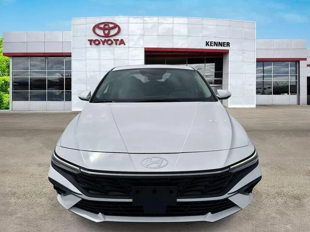 Used 2025 Serenity White Hyundai Limited image 2