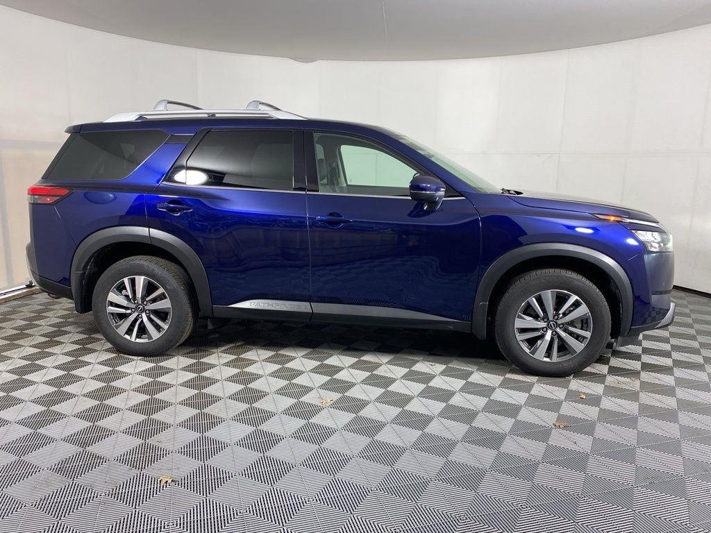 Used 2025 Deep Ocean Blue Nissan SL image 4