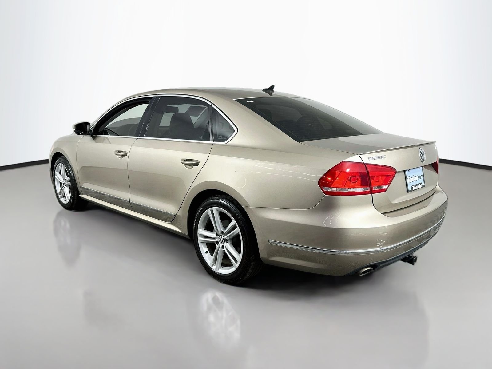 Used 2015 Titanium Volkswagen TDI SEL Premium image 5