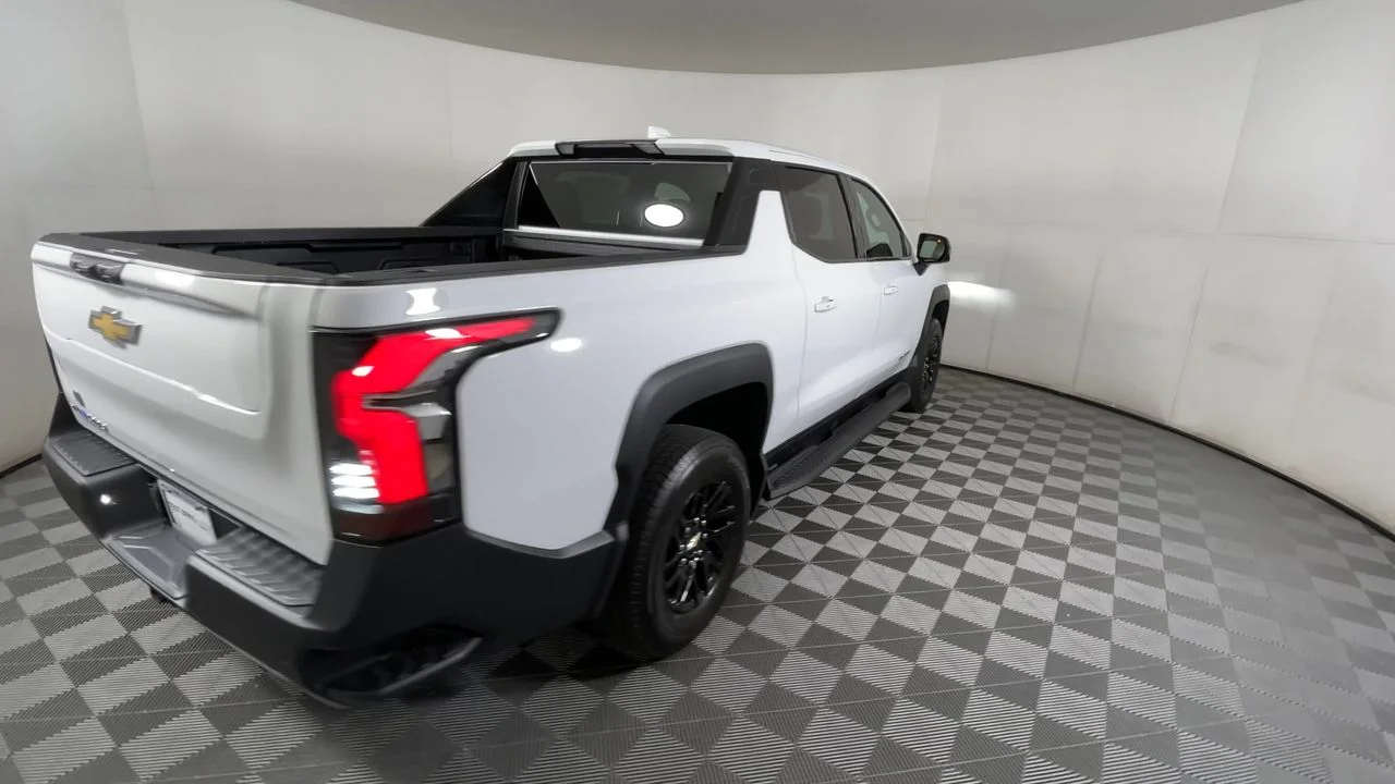 2025 Chevrolet Silverado EV LT - Photo 68