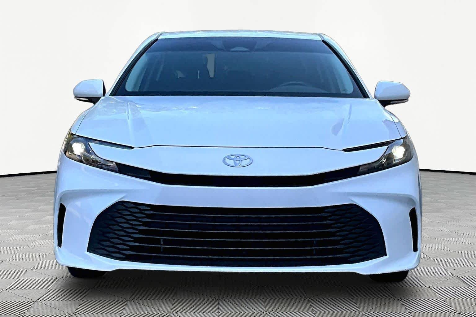 Used 2025 Ice Cap Toyota LE image 4