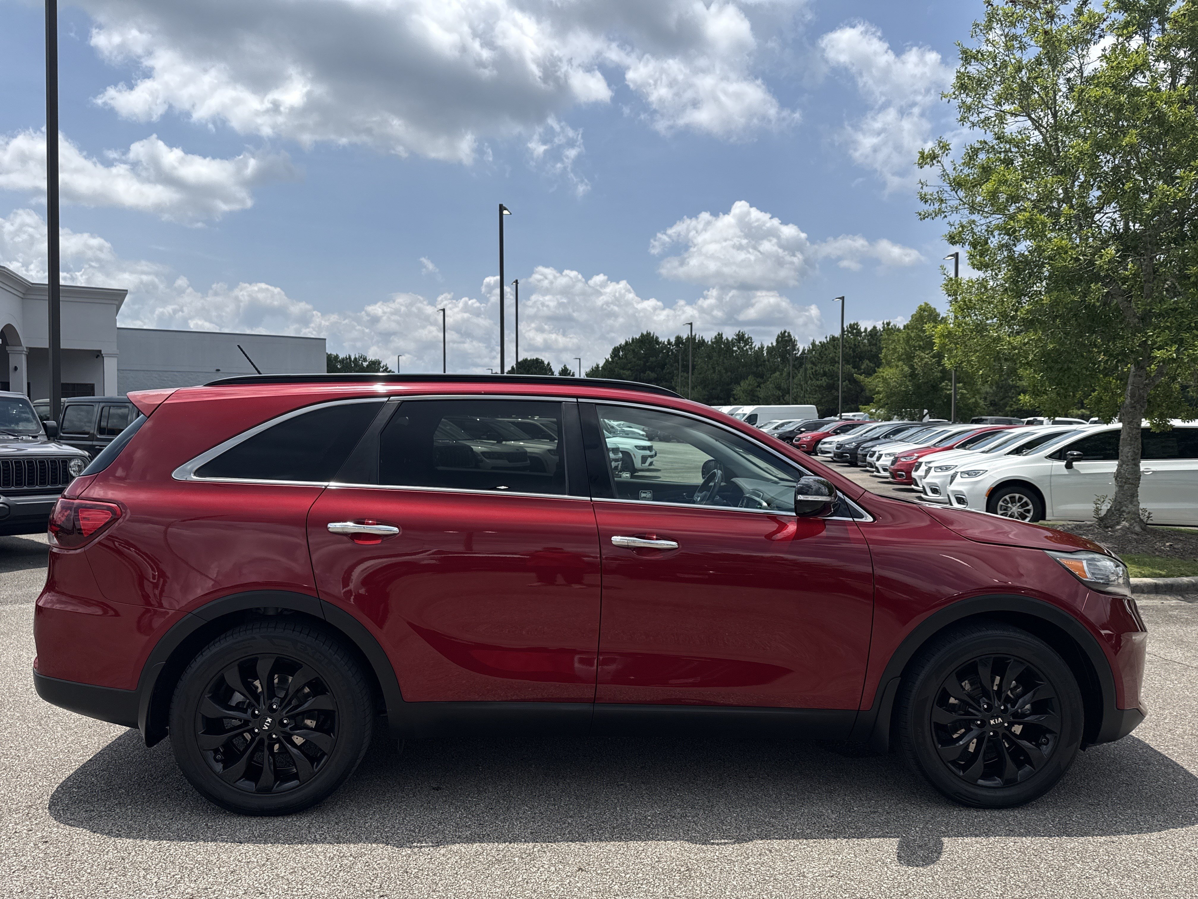 Used 2019 Passion Red Kia S V6 image 8