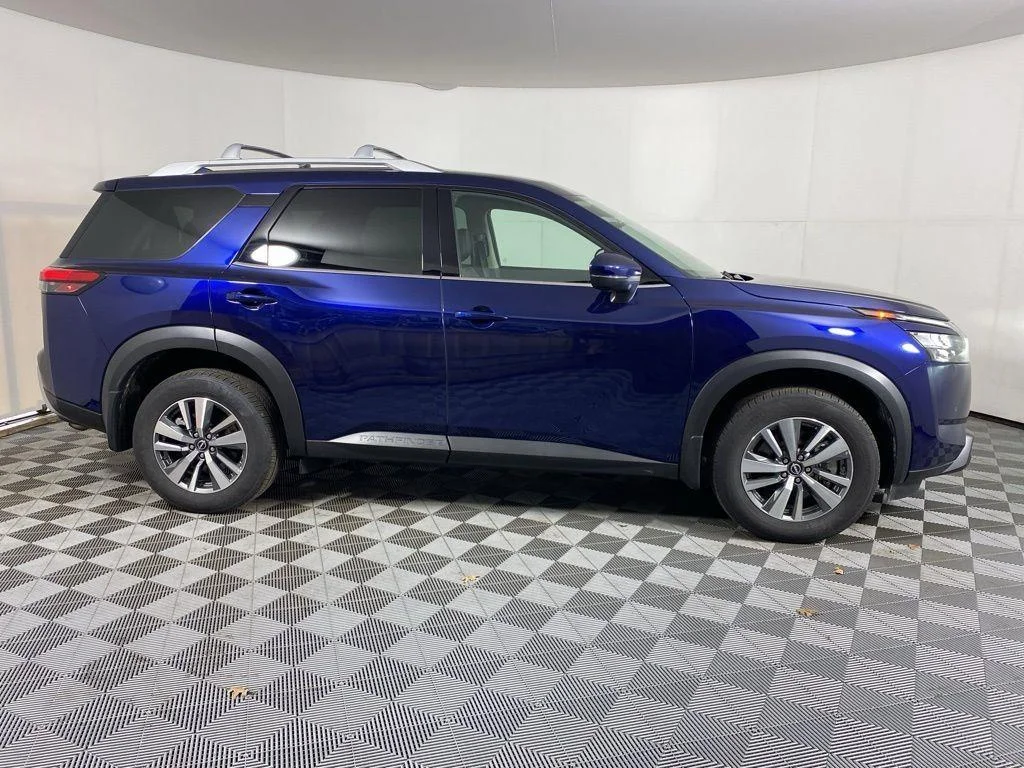 Used 2025 Deep Ocean Blue Nissan SL image 4
