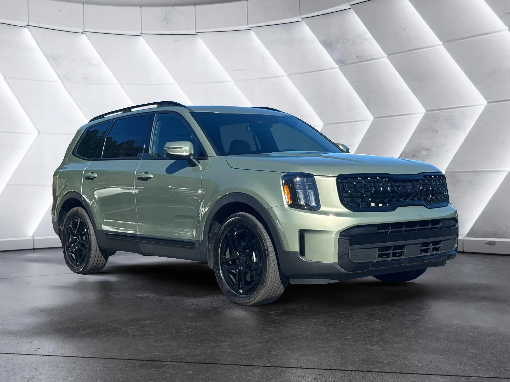 Used 2025 Jungle Green Kia EX X-Line image 3