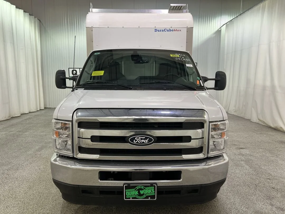 New 2026 Oxford White Ford E-350 SRW image 2